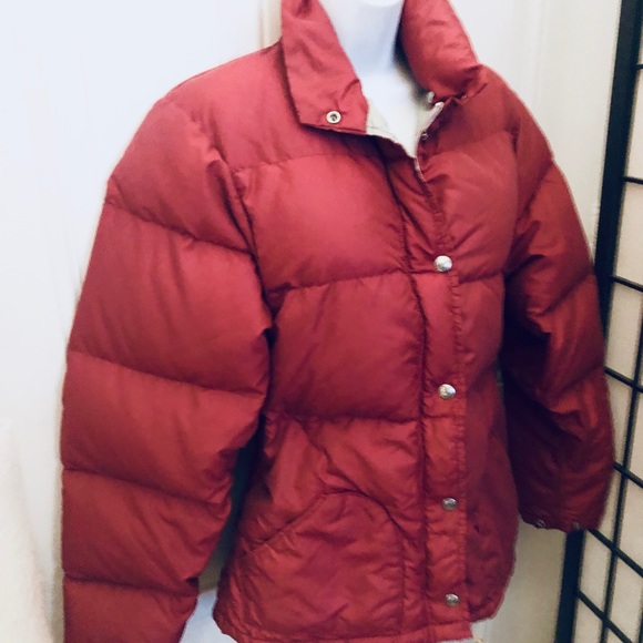 - Woman’s down coat. - Picture 3 of 8